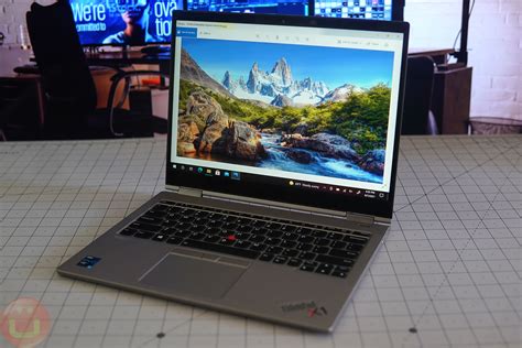 Lenovo ThinkPad X1 Titanium Yoga Review | Ubergizmo