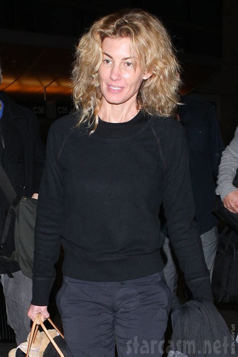 PHOTOS Faith Hill without makeup at LAX – Starcasm