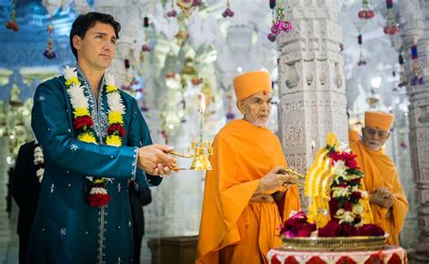 Justin Trudeau dons kurta, performs puja at BAPS Shri Swaminarayan Mandir in Toronto-World News ...