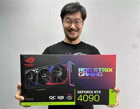 ASUS ROG Strix GeForce RTX 4090 retail box is ridiculously HUGE