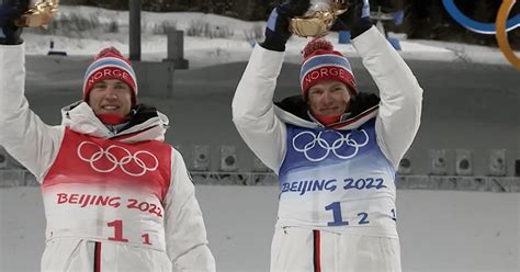 Momente | Beijing 2022 - Goldmedaille - Skilanglauf Team - Podest