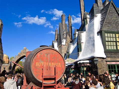 Butterbeer keg outside the Hogs Head Pub in Hogsmeade Vill… | Flickr