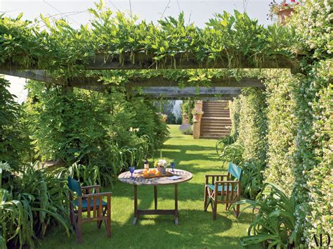 18 Garden Trellises and Pergolas Perfect for Summer Relaxation Photos | Architectural Digest