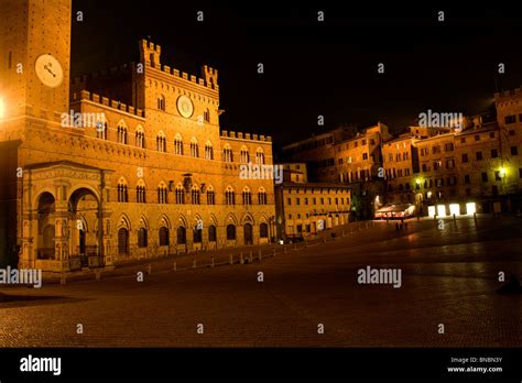 Siena - Town-hall and Piazza del Campo in the night Stock Photo - Alamy