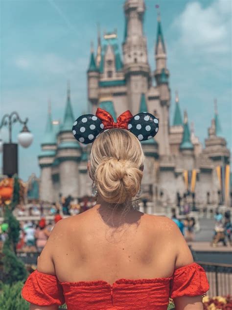 Click the photo for a complete guide on how to get the perfect photo at Disney! Includes a list ...