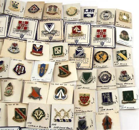 100 VARIOUS US MILITARY UNIT PINS ALL IDENTIFIED