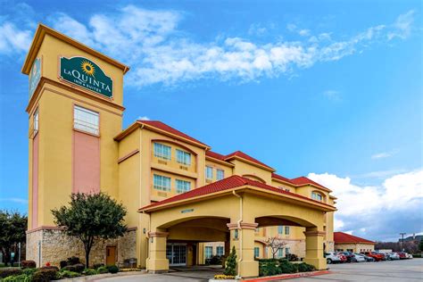 La Quinta Inn & Suites Bedford, TX - See Discounts