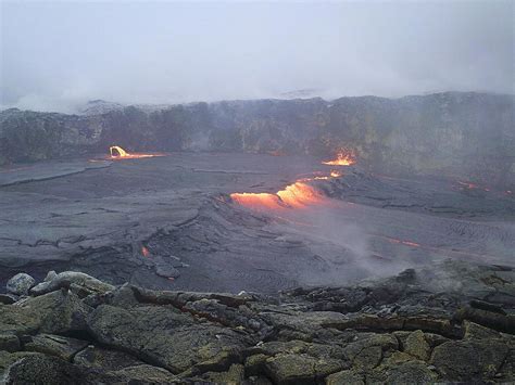 Volcanic eruption in Hawaii - CBS News