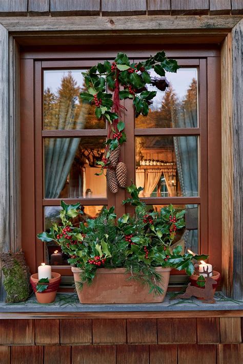 Weihnachtliche Fensterdeko für außen | Outdoor christmas decorations, Outdoor christmas, Country ...