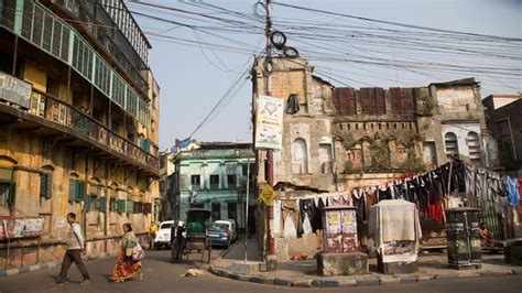 The crumbling mansions of India’s ‘City of Joy’ - BBC Worklife