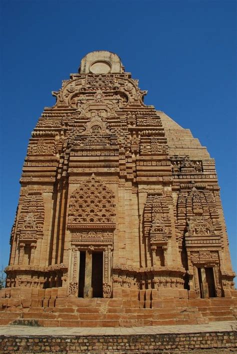 Teli ka Mandir is a Hindu temple located within the Gwalior Fort in Madhya Pradesh, India ...