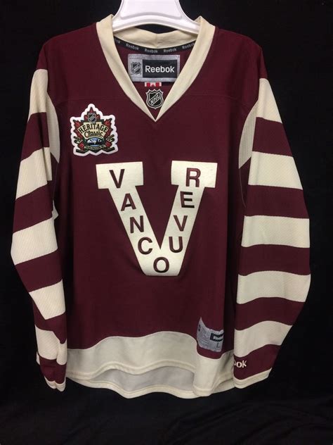 HERITAGE CLASSIC VANCOUVER CANUCKS HOCKEY JERSEY (SIZE LARGE)