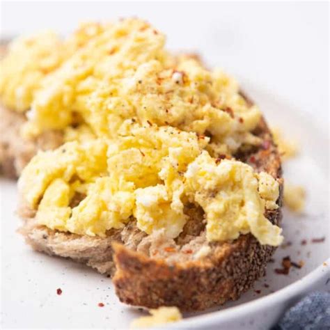 Easy Microwave Scrambled Eggs (3 Minute Recipe!)