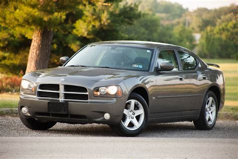 2010 Dodge Charger SXT H/O with Spoiler and Alloy Rims | Car Dealership in Philadelphia