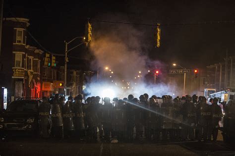 Baltimore Enlists National Guard and a Curfew to Fight Riots and Looting - The New York Times