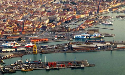 Puerto de Livorno, Porto di Livorno - Megaconstrucciones, Extreme ...