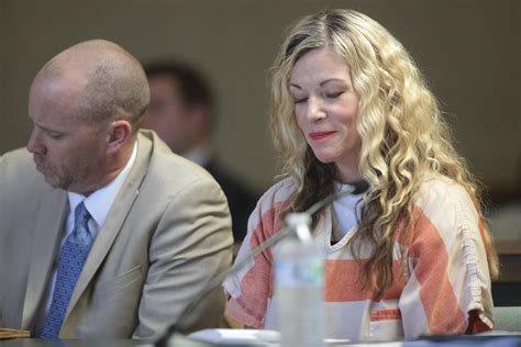 Lori Vallow LAUGHS in court as she faces charges over disappearance of ...