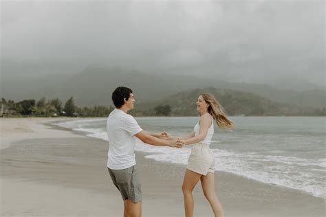 Hawaii Couples Photoshoot on Kauai Island — Carmela Joy Photography