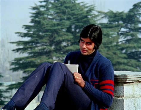 A 70s Video of Amitabh Bachchan Reading “Kabhi Kabhie” Before the Movie ...