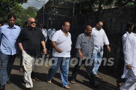 Satish Kaushik at Producer Surinder Kapoor funeral at Vile Parle in Mumbai Photo