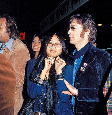 35 Vintage Photos of May Pang and John Lennon During Their Dating Days ...