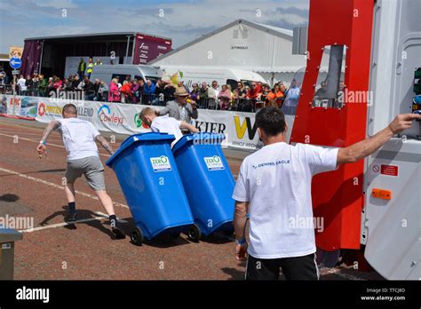 Bin Lorry Racing by the Seaside: Action from the National Refuse ...