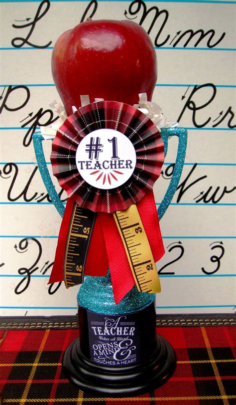 Curly Q Mosaics: Teacher Appreciation Trophies!