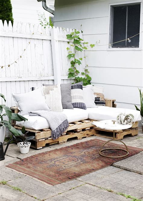 DIY Pallet Couch - The Merrythought