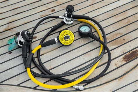 How a Scuba Diving Regulator Works - AquaViews - Leisure Pro