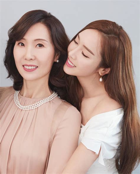 Jessica Proves Good Looks Run In The Family In Adorable New Photos With Her Mom