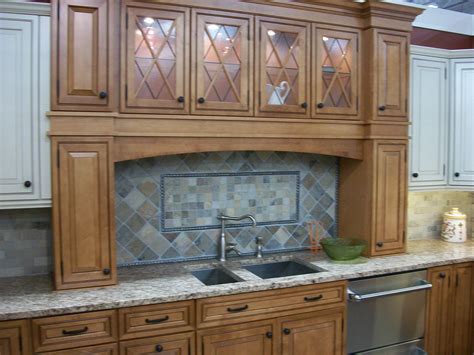 File:Kitchen cabinet display in 2009 in NJ.jpg - Wikipedia