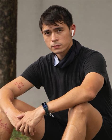 Jake Cuenca Is *Not* Looking For A Girlfriend: ‘Wala pa ako sa mood’