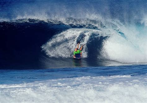 Philippines tourist destination: surfing in siargao