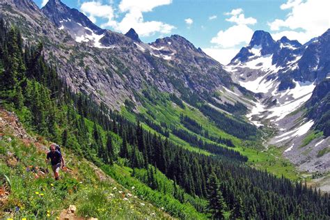 15 EPIC Hikes in North Cascades National Park (+1 to Skip!)