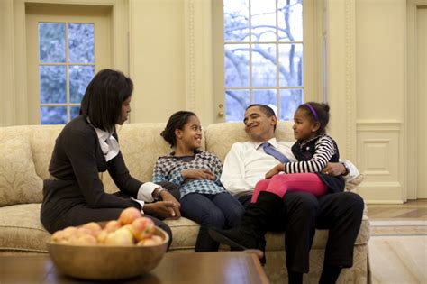 File:Obama family in the Oval Office.jpg - Wikipedia