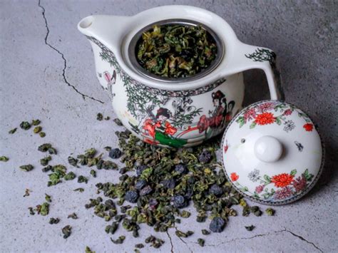 What is Oolong Tea? Uses, Benefits, Caffeine Content, How to Drink – NoonBrew