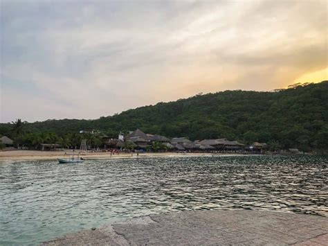 The Best Beaches in Huatulco: A Guide to the 9 Bays of Huatulco ...