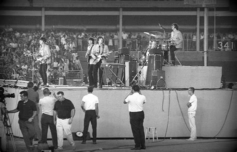 beatles shea stadium 1965 - Buscar con Google | ビートルズ, コンサート, ザ・ビートルズ