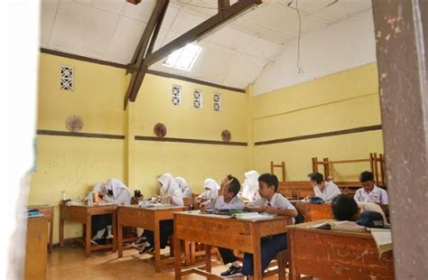 Sekolah Dewi Sartika: Sekolah Perempuan Pertama dari Bandung