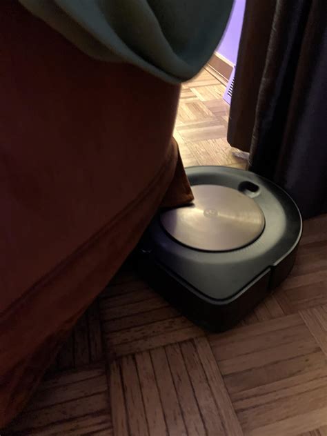 So our Roomba i7+ started cleaning on it own : roomba