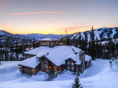 Moonlight Basin | Moonshadow Lodge | Big Sky Moonlight Luxury Lodging | Ski In/Ski Out