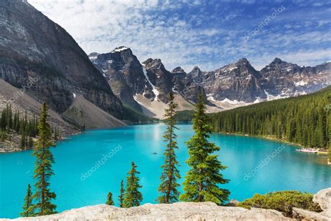 Moraine lake in Canada — Stock Photo © kamchatka #125922330