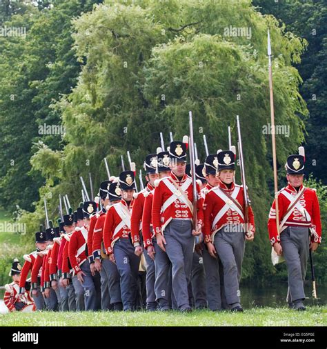 Living Historians of the 33rd Regiment of Foot Wellington's Redcoats who fought in the ...