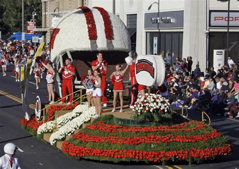 Rose Bowl parade "occupied" - Photo 8 - Pictures - CBS News