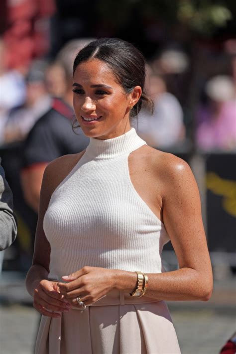 Meghan Markle Pairs a Chic Halter Tank With Culottes for Invictus Games ...