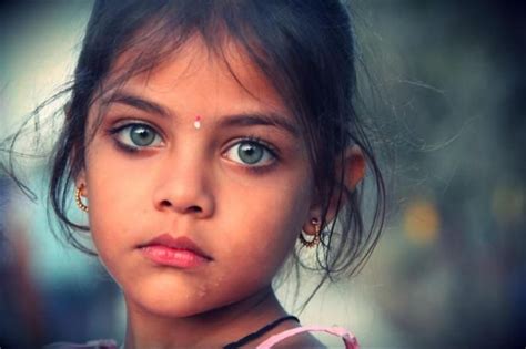 Indian Girl Beautiful Eyes - Cogo Photography