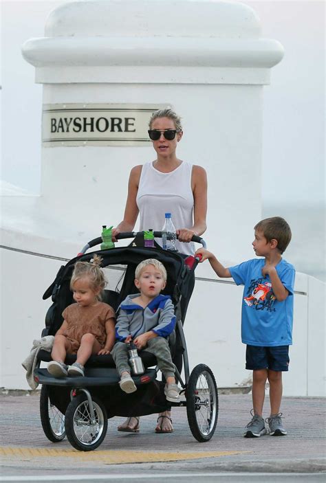 Kristin Cavallari Was Seen With Her Three Kids Beside the Ocean in Fort Lauderdale 11/22/2017-5 ...