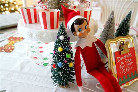 How to Decorate a Tree for your Christmas Elf - My Life and Kids
