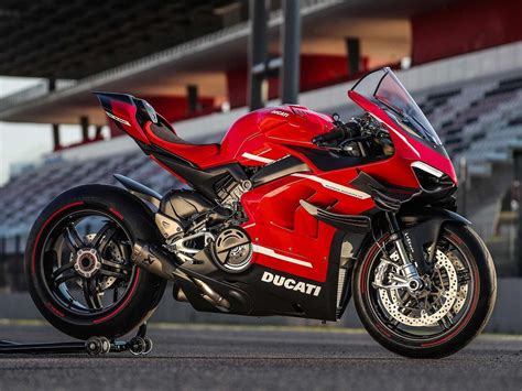 2021 Ducati Superleggera V4 Buyer's Guide: Specs, Photos, Price | Cycle World