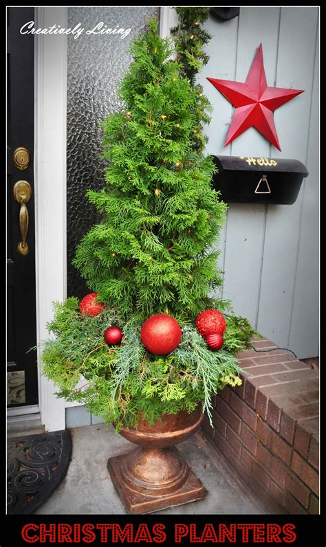 35 Best Outdoor Holiday Planter Ideas and Designs for 2021